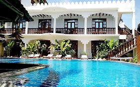 The New Blue Waves Hotel